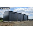 Csarnok, hosszú oldalon 3 ajtó