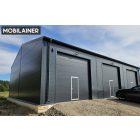 Csarnok, hosszú oldalon 3 ajtó